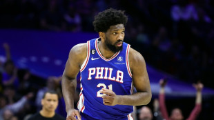 El camerunés Embiid anota 52 puntos y sus Sixers frenan a los Celtics