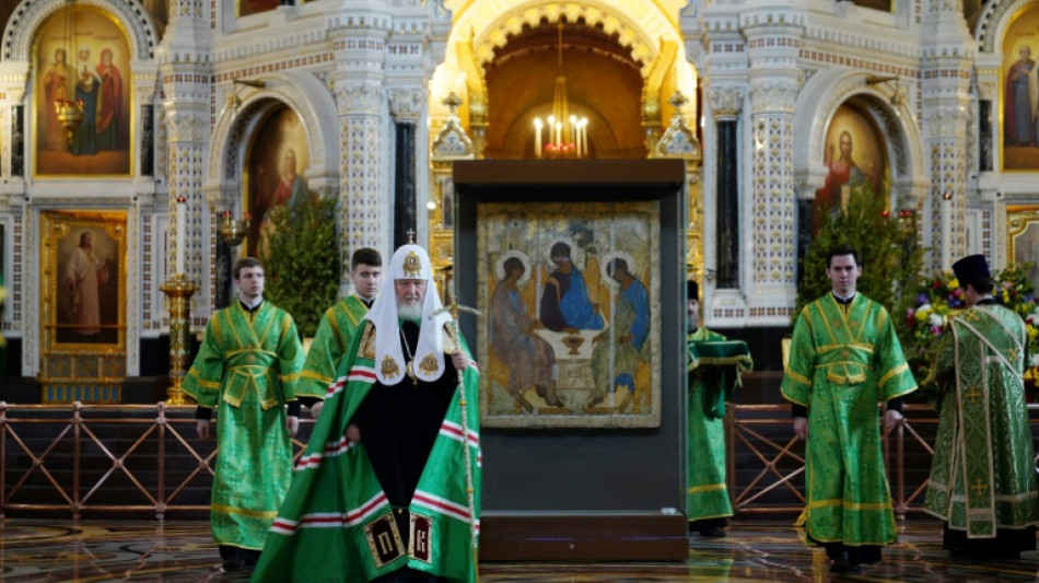 Russia's spiritual leader praises Putin for giving Church treasured artwork