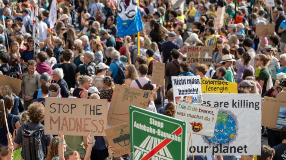 En Suisse, des milliers de personnes manifestent pour le climat