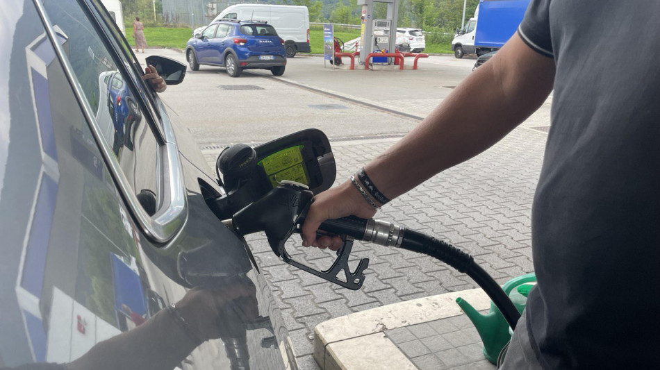 Vacanze, benzina meno cara ma partire in auto un salasso