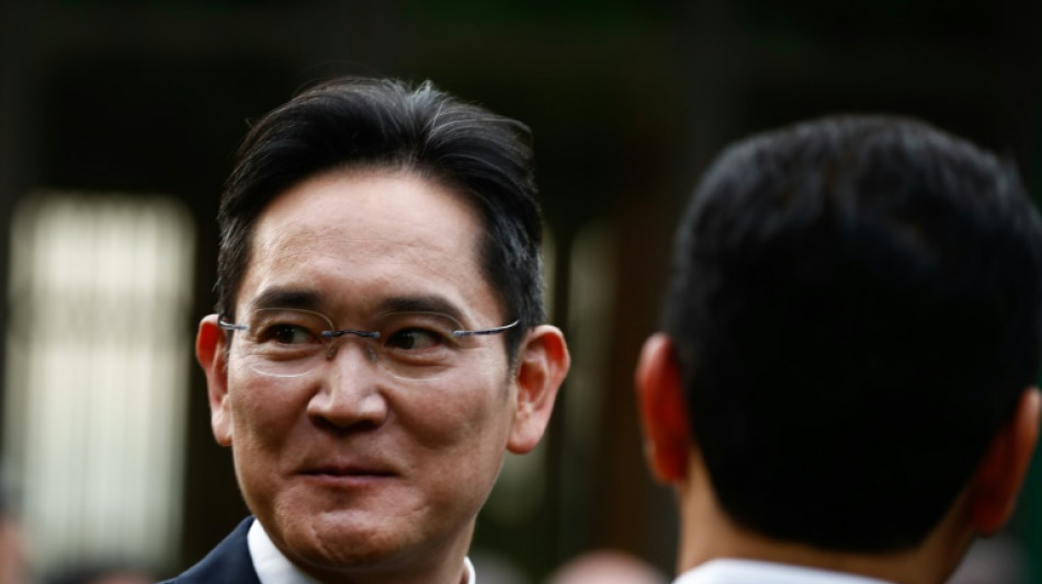 South Korea pardons Samsung boss 'to help the economy' 