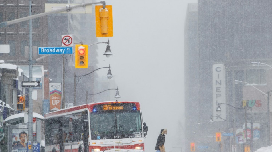 Tempête de neige aux Etats-Unis et au Canada: lent retour à la normale