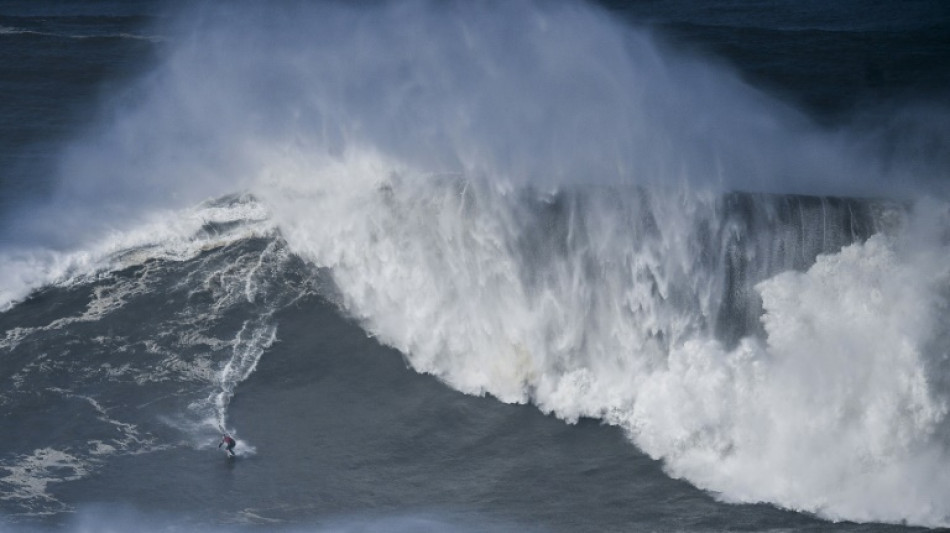 Un légendaire surfeur brésilien se tue sur le spot de Nazaré