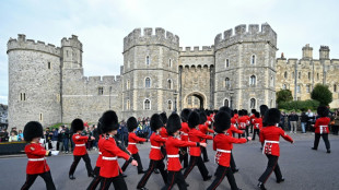 A Windsor, les visiteurs émus se pressent devant la sépulture d'Elizabeth II