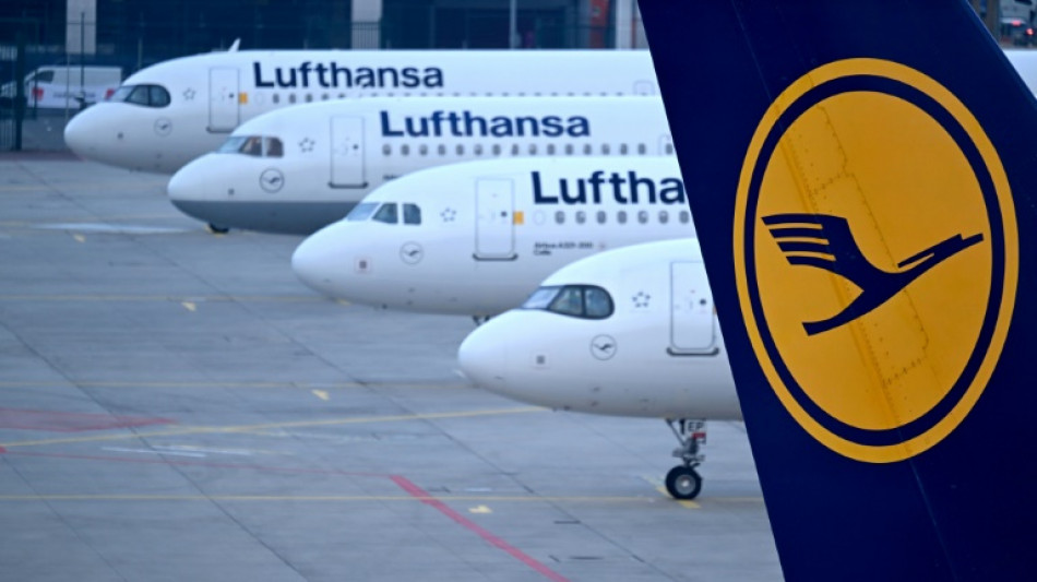 La aerolínea Lufthansa duplica beneficios en 2023 por la demanda y los precios