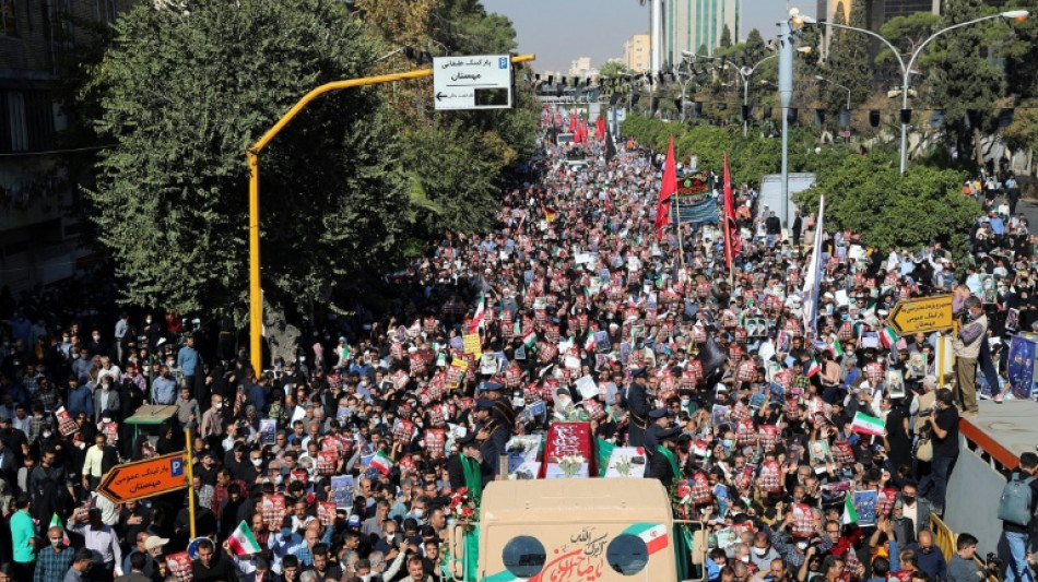 Iran: slogans contre les "émeutes" lors des funérailles des victimes de l'attentat de Chiraz