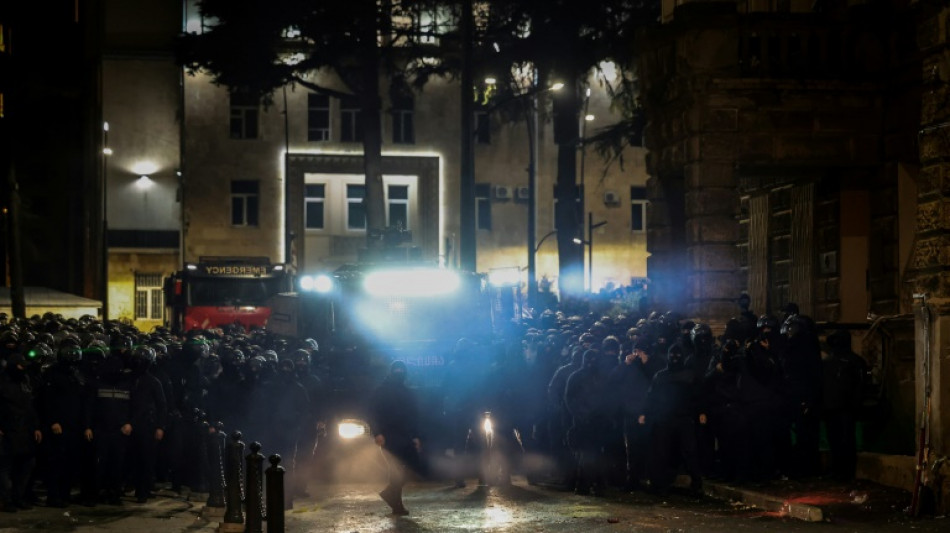 Polizei in Georgien setzt erneut Tränengas und Wasserwerfer gegen Demonstranten ein 