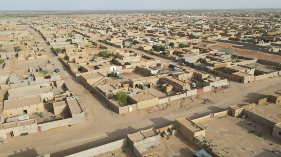 Mali army closes on Touareg rebel town: sources