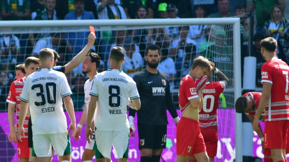 Augsburg bleibt trotz Niederlage erstklassig