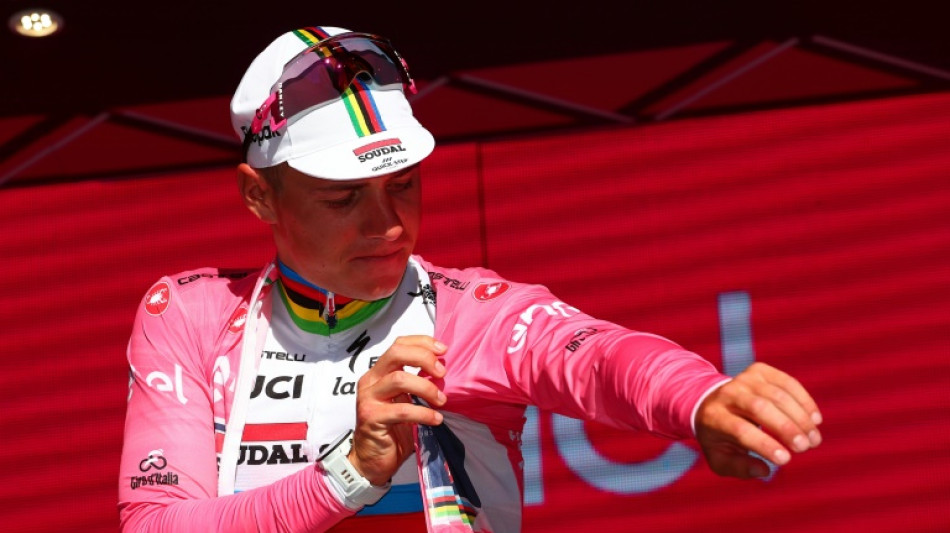 Evenepoel se hace con la maglia rosa en la primera etapa del Giro