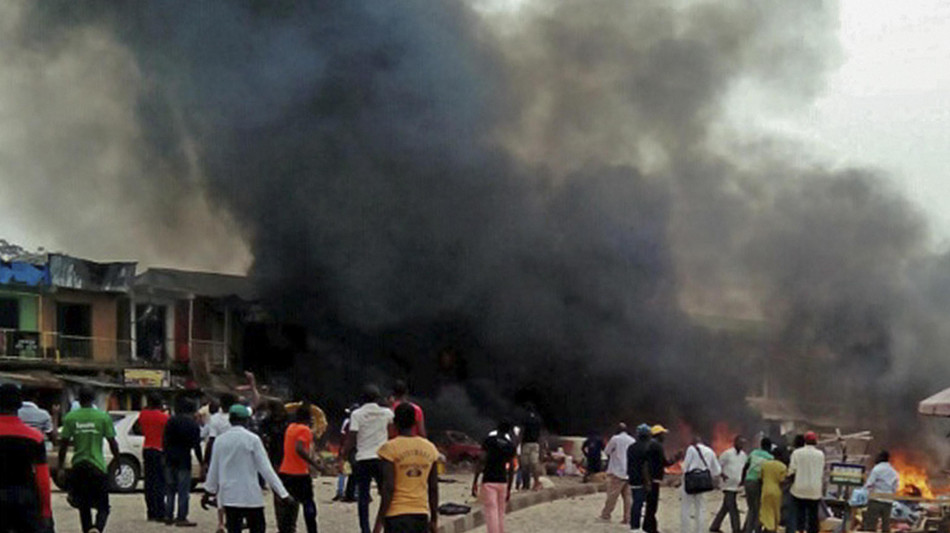 Incendiata una moschea in Nigeria, almeno 11 fedeli morti