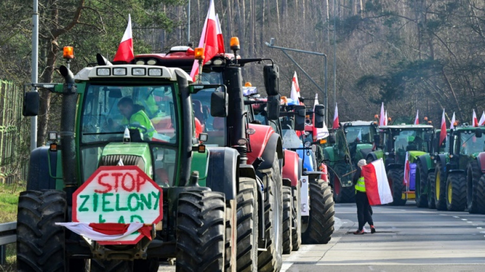 Polish farmers keep German border crossing blocked