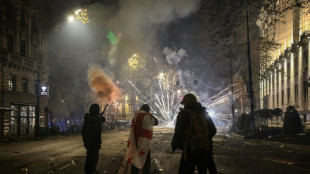 Policía de Georgia dispersa manifestantes en sexta noche de protestas proeuropeas