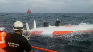 Un rescate casi "imposible": navegante francés sobrevive 16 horas bajo su velero volcado