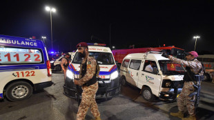 Pakistan, due morti in un attentato suicida a Karachi