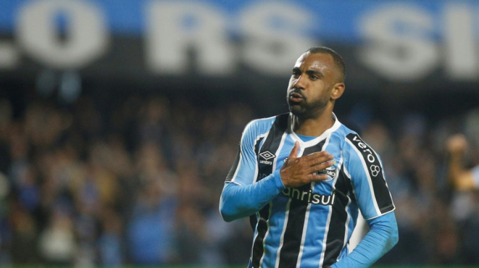 Grêmio goleia Strongest (4-0) em retorno à Libertadores após enchentes no RS