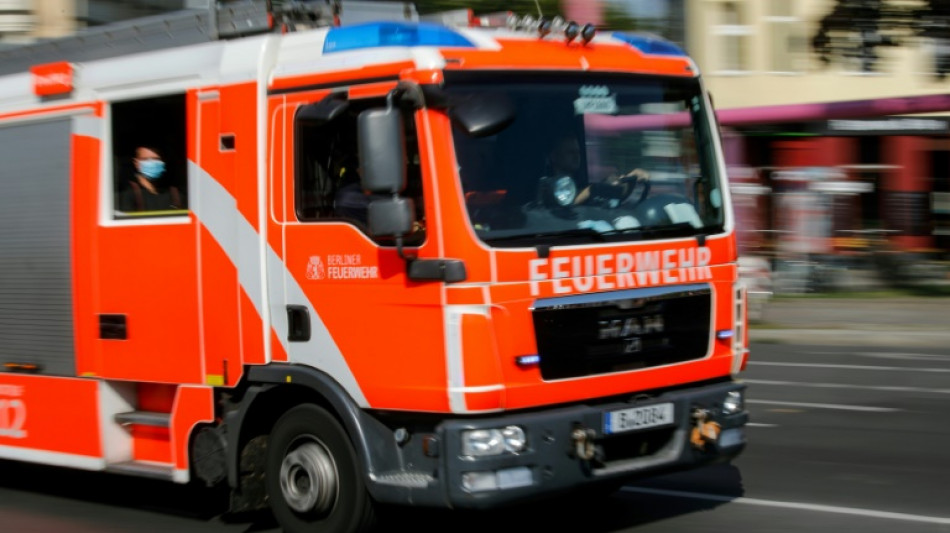 Sturmflut hat Hamburg erreicht - mehrere Autos von Hochwasser weggespült