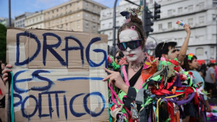 Festa, brilho e reivindicações a Milei em Marcha do Orgulho LGBT+ na Argentina