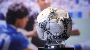 El balón tocado por "la mano de Dios" de Maradona, vendido por 2 millones de libras en Londres