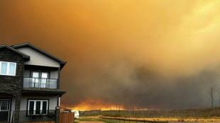 Le feu se rapproche d'une ville pétrolière de l'ouest du Canada