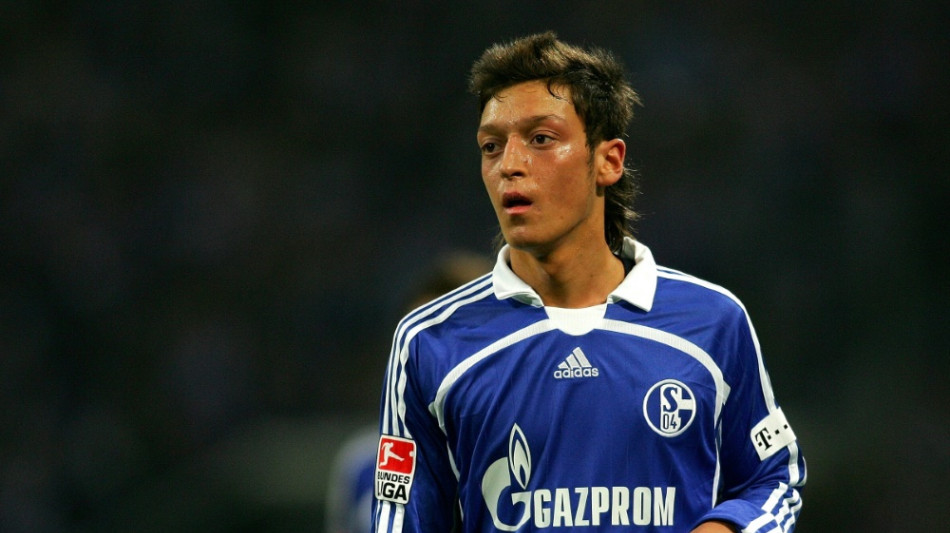 Ex-Schalker Özil: "Nicht zur Fahrstuhlmannschaft werden"