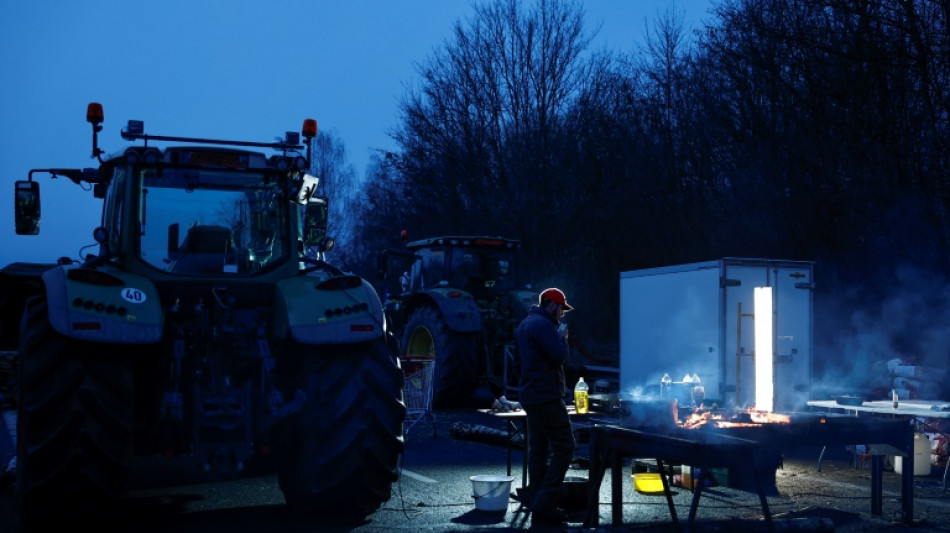 French farmers keep up roadblock protests to pressure government