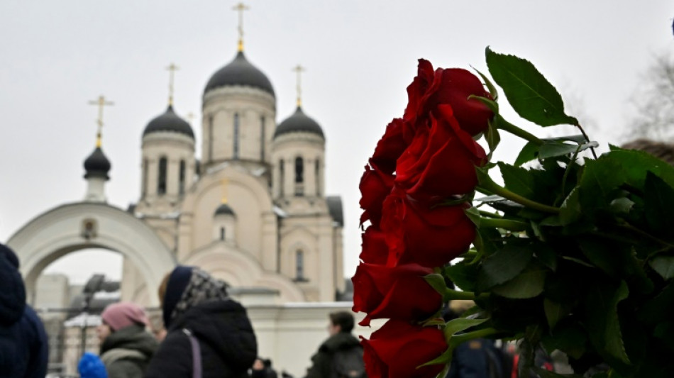 Mourners brave arrest to attend Navalny's funeral