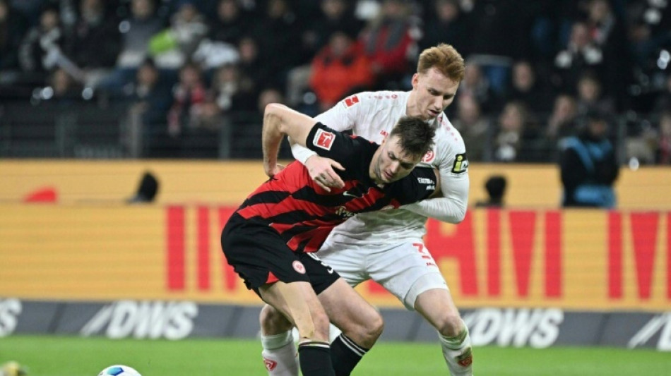 Eintracht vence Mainz e se aproxima da zona da Champions no Alemão