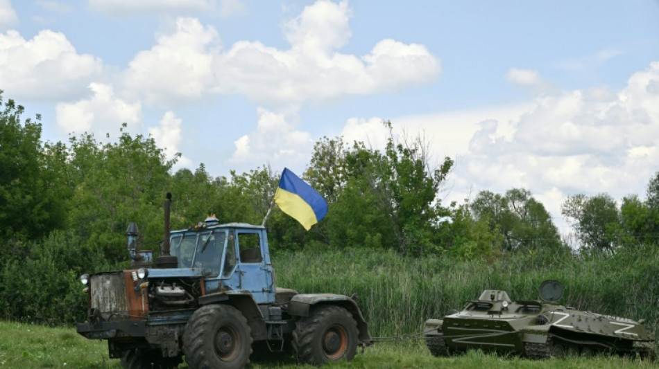 Tug-of-war: Ukraine celebrates its tank-towing farmers