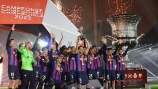 Gavi da la Supercopa de España al Barcelona