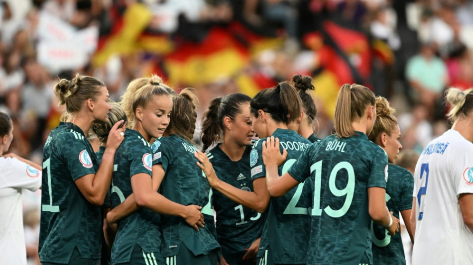 Nach Tod von Uwe Seeler: DFB-Frauen spielen mit Trauerflor