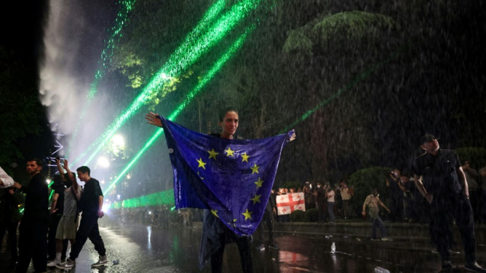 Georgia pro-EU protesters erect barricades outside parliament after crackdown