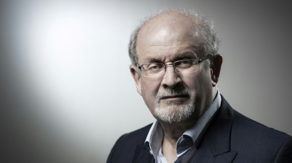 Six mois après une attaque au couteau, Salman Rushdie confie avoir beaucoup de mal à écrire