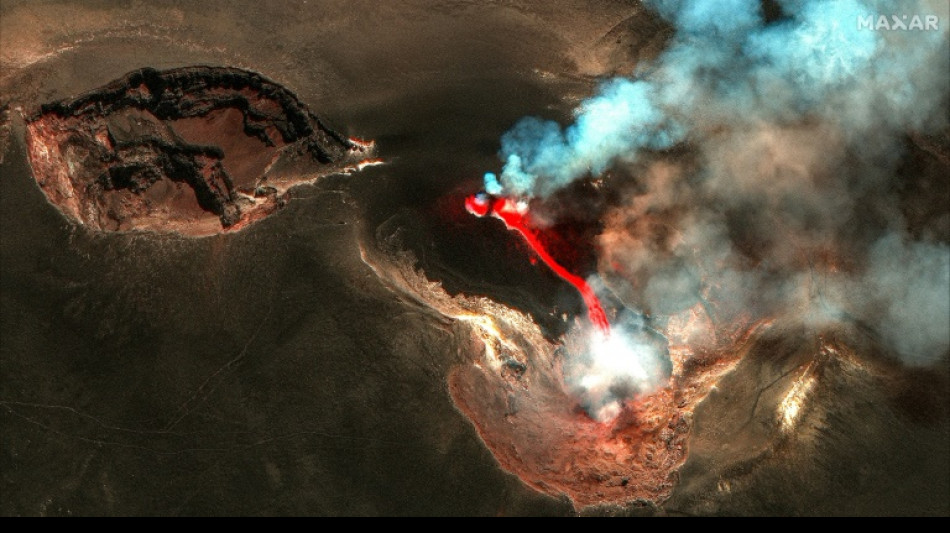 Reabre el aeropuerto en la isla italiana de Sicilia afectado por la erupción del Etna