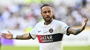 Neymar brilha em retorno após cirurgia e faz 2 em vitória do PSG em amistoso