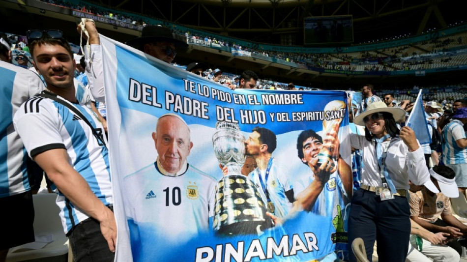 Los hinchas argentinos llevan a Maradona a un nuevo Mundial