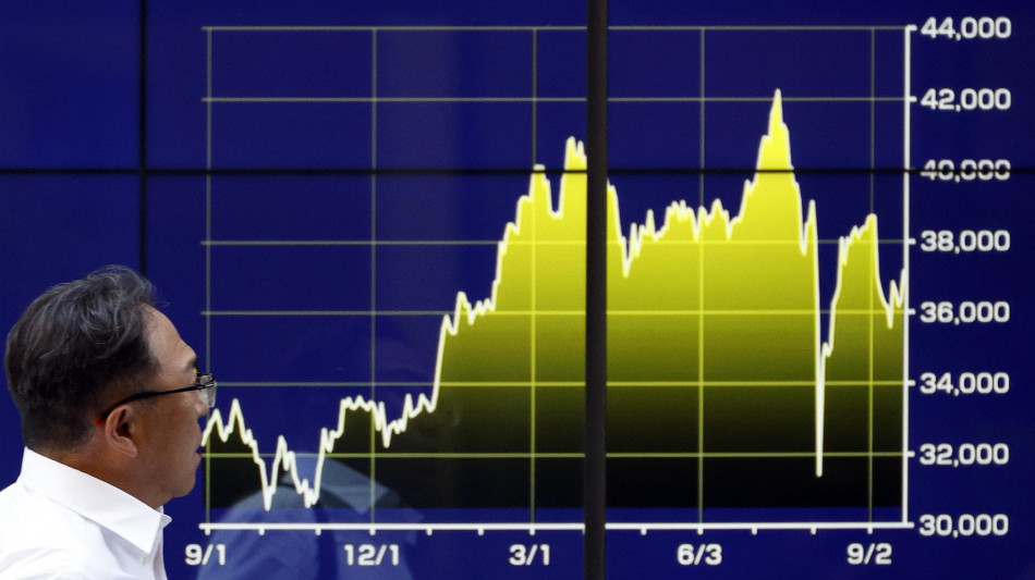 Borsa: Tokyo, apertura in calo (-0,45%)