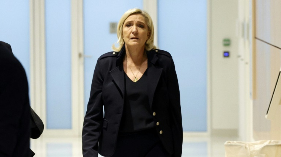 Frankreichs Staatsanwaltschaft wirft Le Pen "organisiertes System" der Veruntreuung vor