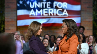 Harris y Oprah celebran mitin electoral repleto de estrellas invitadas