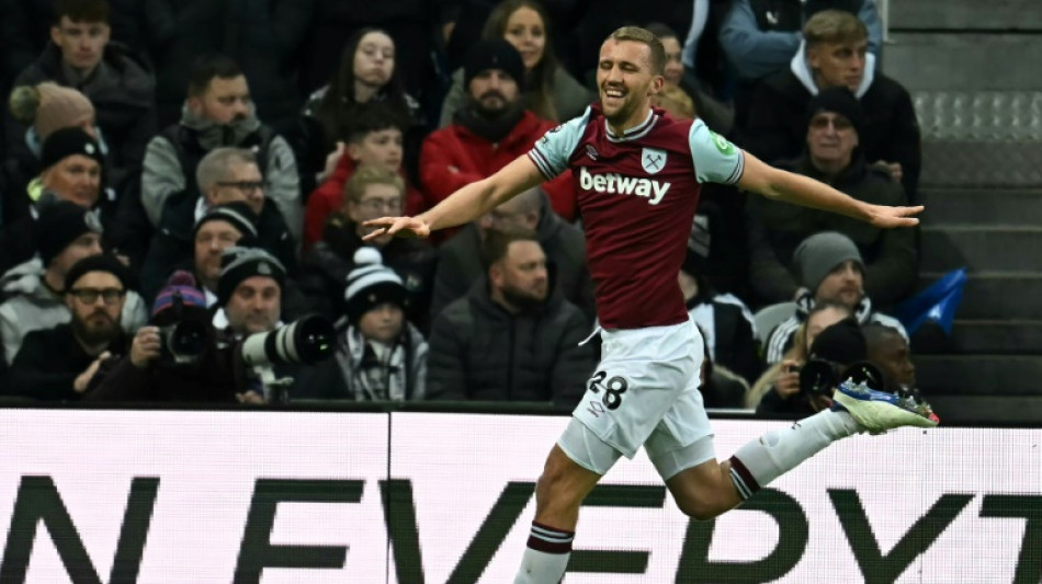 West Ham stun Newcastle to ease pressure on Lopetegui