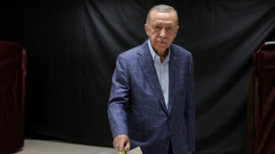 Turquia decide hoje futuro de Erdogan em eleição acirrada