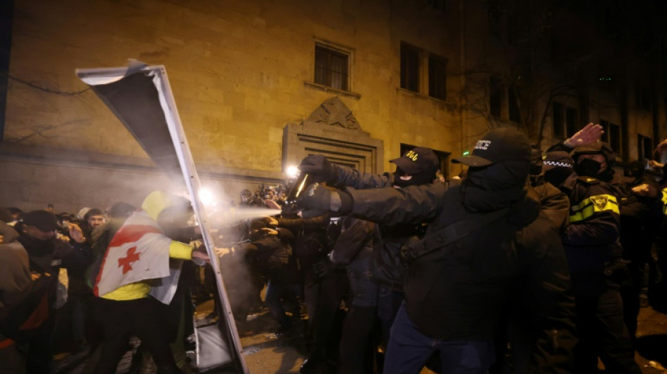 Georgien: Polizei geht erneut mit Wasserwerfern gegen Demonstranten vor