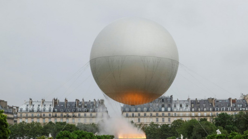 Prefeita de Paris quer 'conservar' pira e anéis olímpicos na Torre Eiffel