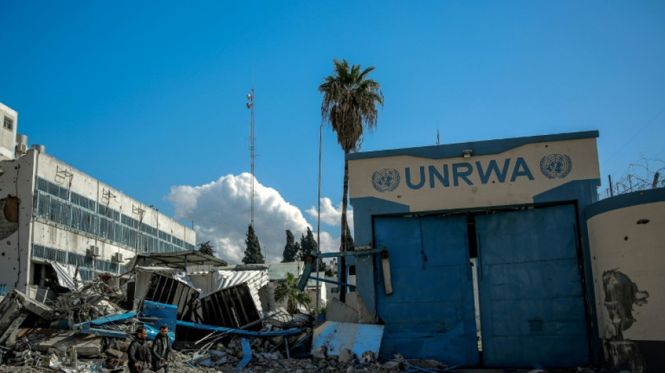 Gaza: Looting halts UN aid amid warnings over trapped patients