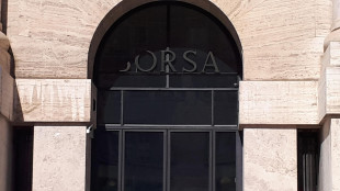 Borsa: Milano apre in calo, -0,1%