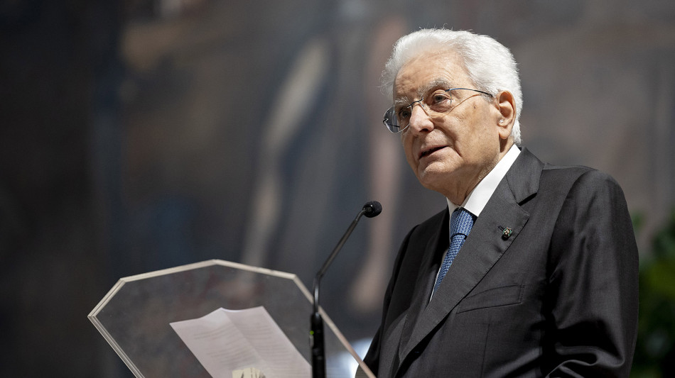 Mattarella, omotransfobia inacettabile, basta con brutalità