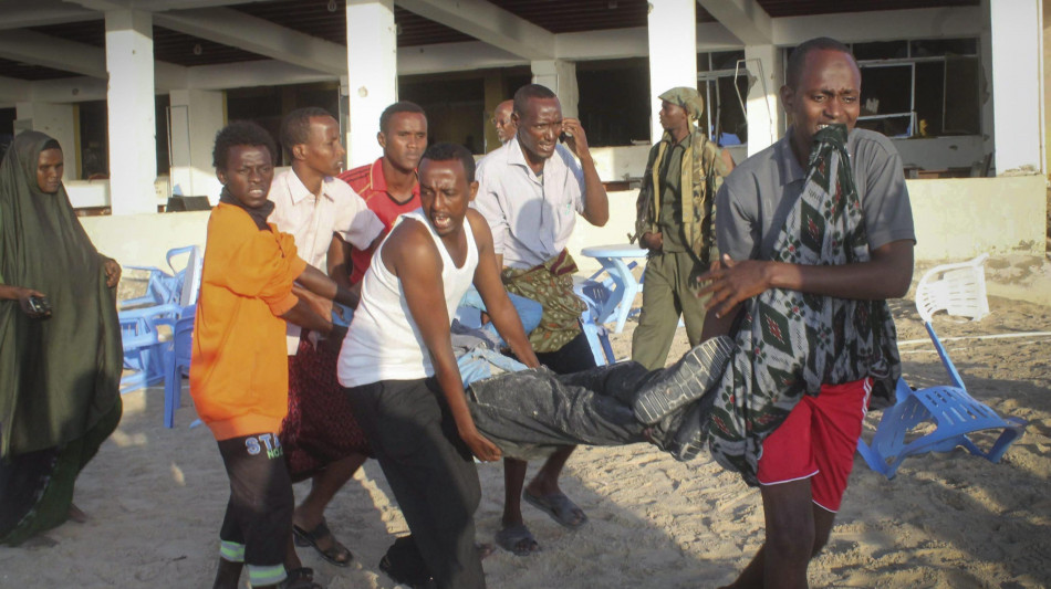 Somalia: attentato su spiaggia Mogadiscio, almeno 7 morti