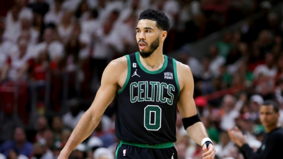 Los Celtics vencen al Heat 116-99 y siguen con vida en la final de la Conferencia Este