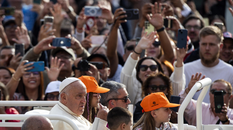 Il Papa, pochi bambini, bisogna bastonare l'Italia