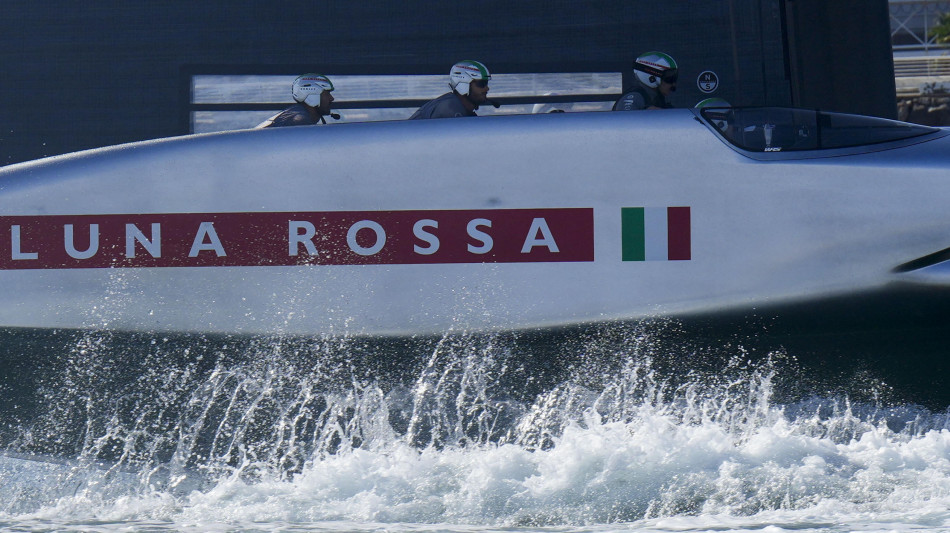 Vela: LV Cup; Luna Rossa vince prima regata semifinali